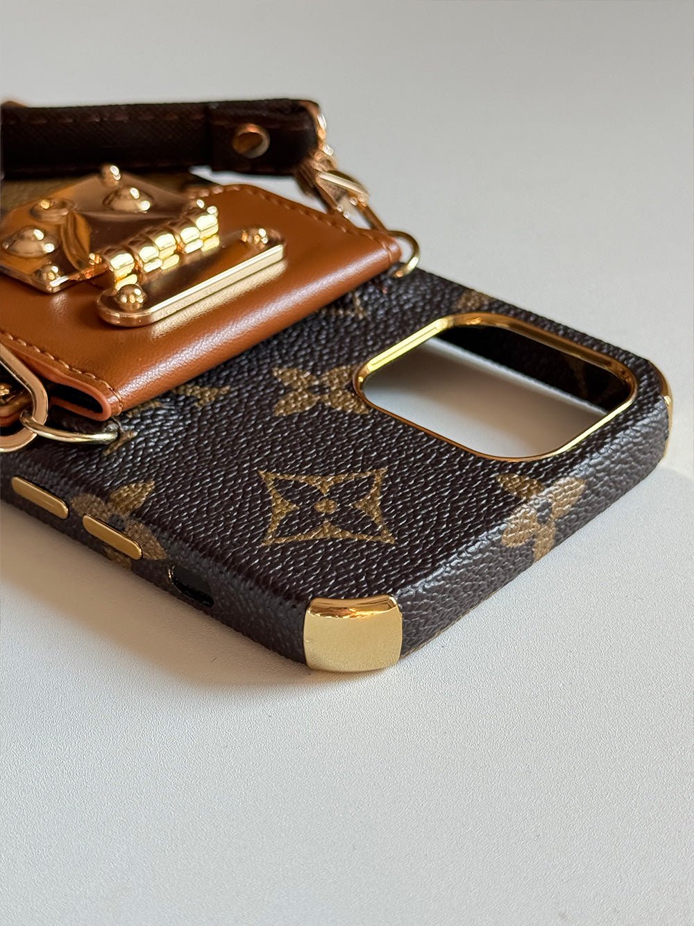 Brown iPhone case 2003| Accordion card holder (subject to the video) - The Luxe Case