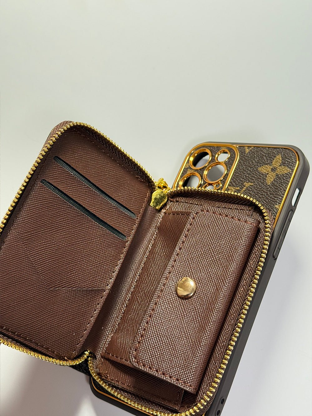 Brown iPhone case 2004 | Accordion card holder (subject to the video) - The Luxe Case