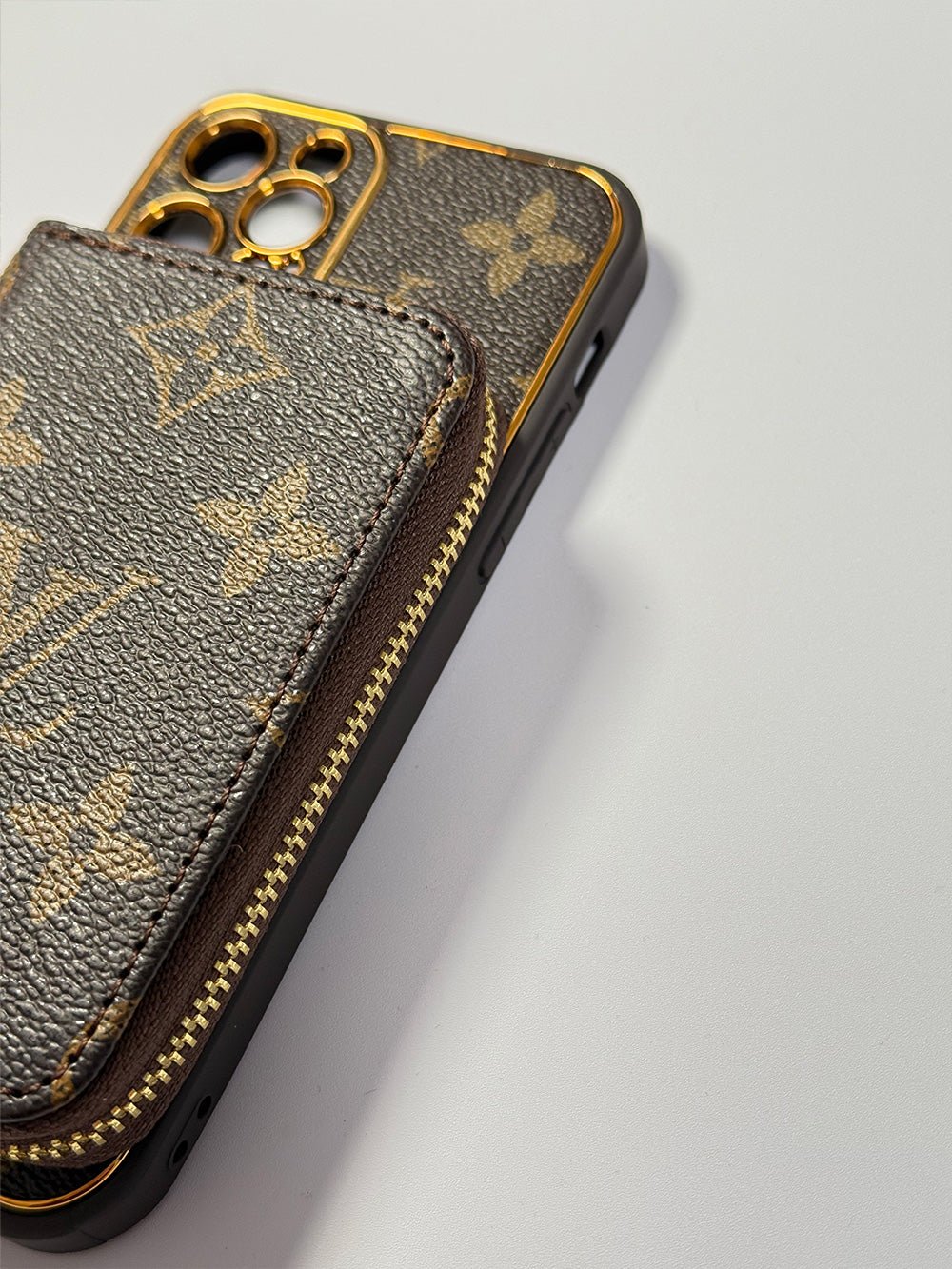 Brown iPhone case 2004 | Accordion card holder (subject to the video) - The Luxe Case