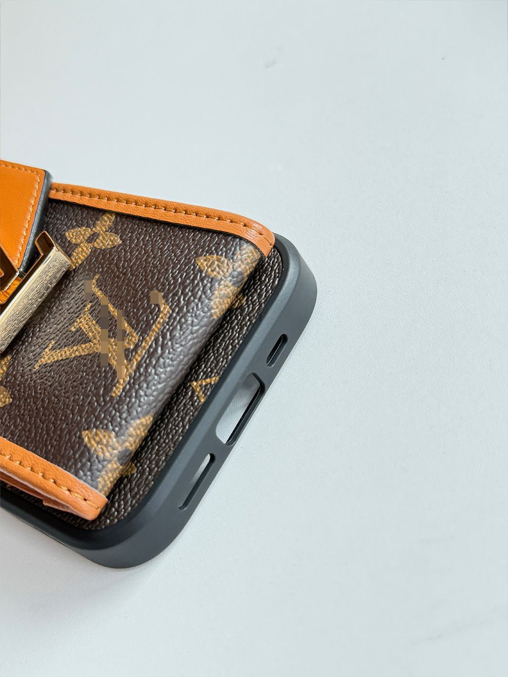 L series Phone case 1017 | with card holder (subject to the video) - The Luxe Case